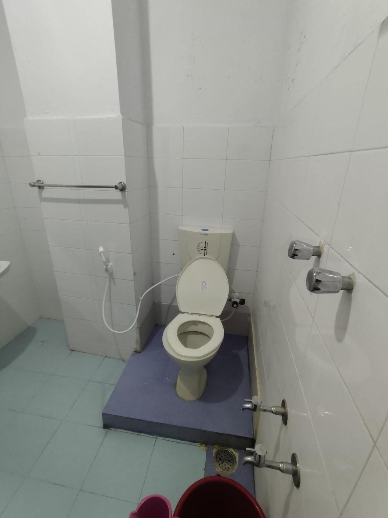 Arihanth Deluxe Lodge Shivamogga Exteriör bild